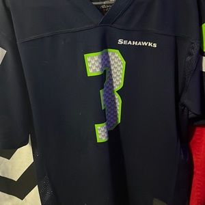 Russel Wilson jersey Size youth XL fits big